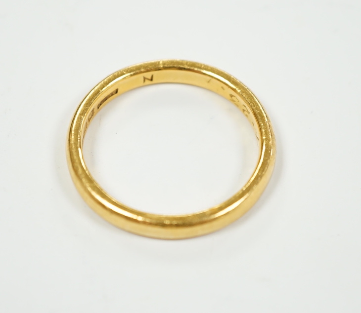 A George V 22ct gold wedding band, size Q, 5.4 grams.